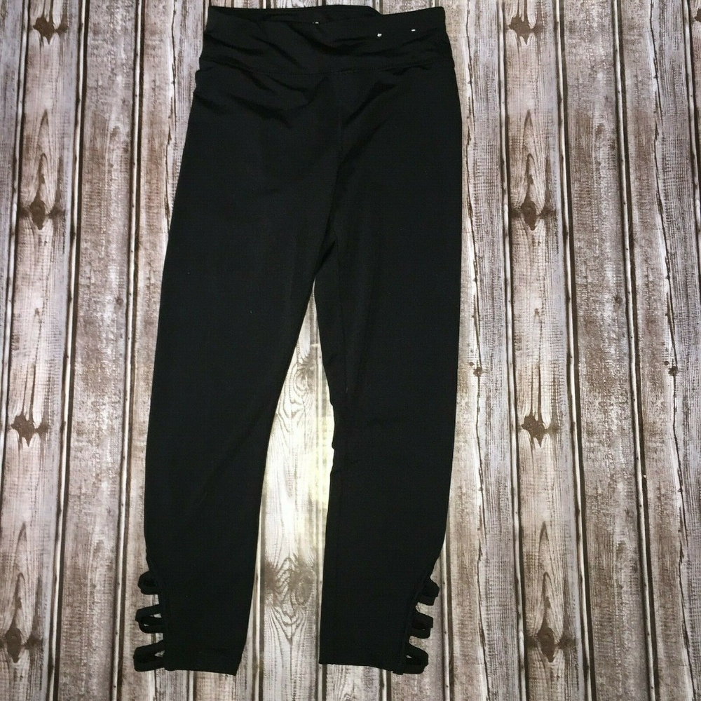 Flirtitude size xsmall black capri leggings